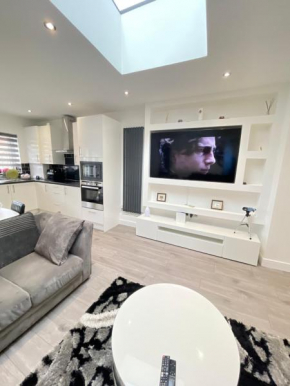 UPPAMOST London luxury home 2